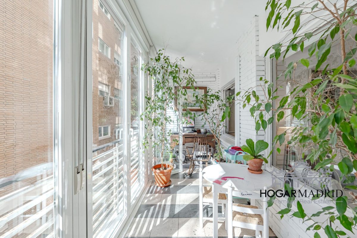Completamente exterior, con terraza y garaje