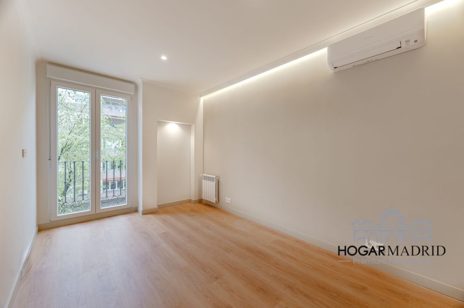 Apartamento de lujo a estrenar, con despacho