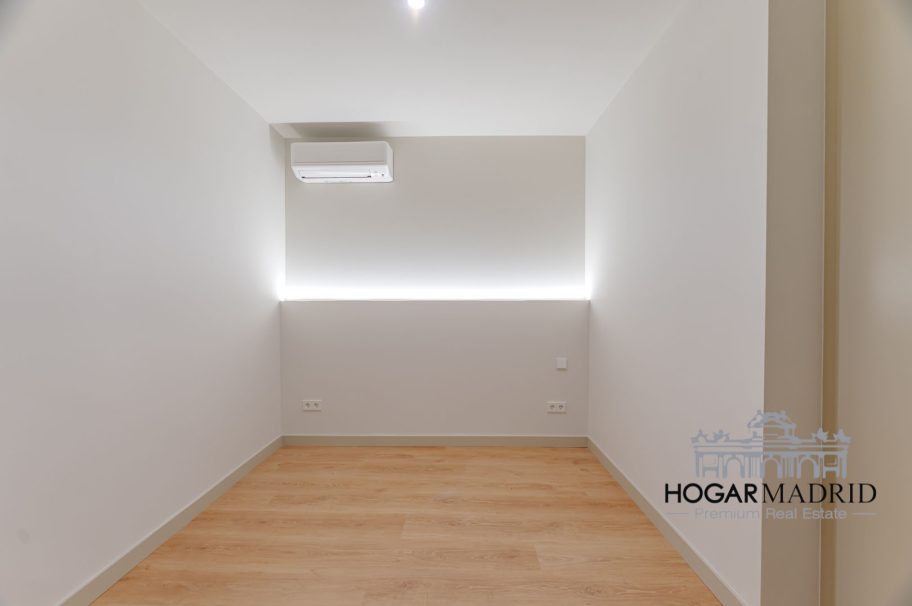 Apartamento de lujo a estrenar, con despacho