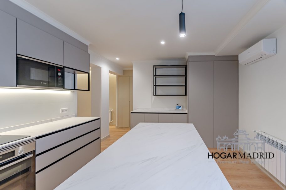 Apartamento de lujo a estrenar, con despacho