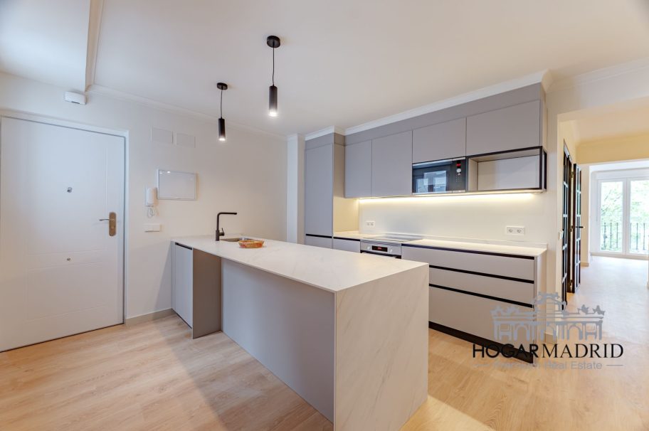 Apartamento de lujo a estrenar, con despacho