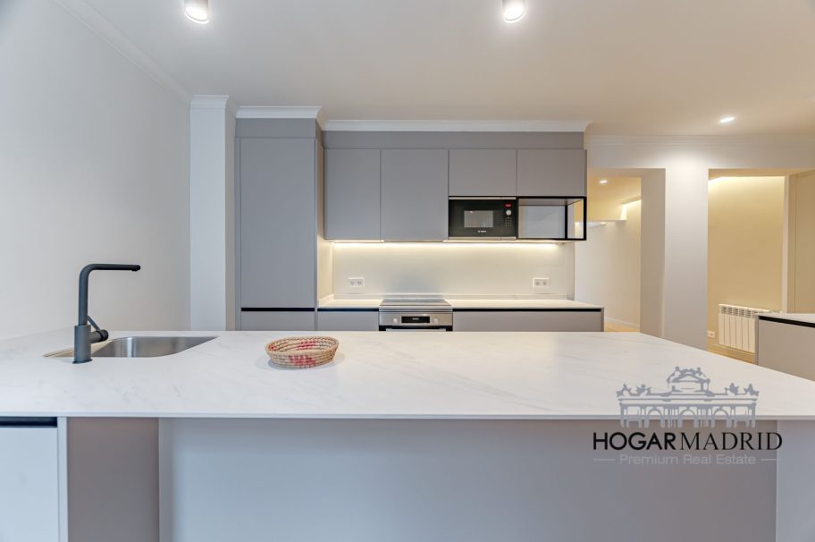 Apartamento de lujo a estrenar, con despacho