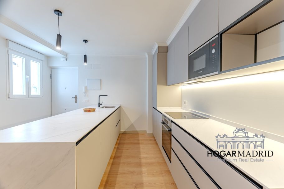 Apartamento de lujo a estrenar, con despacho