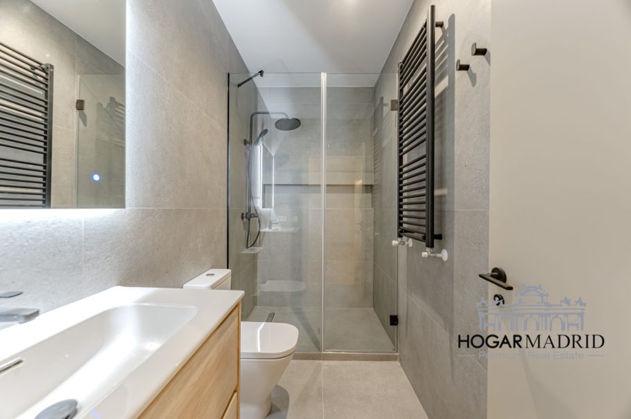 Apartamento de lujo a estrenar, con despacho