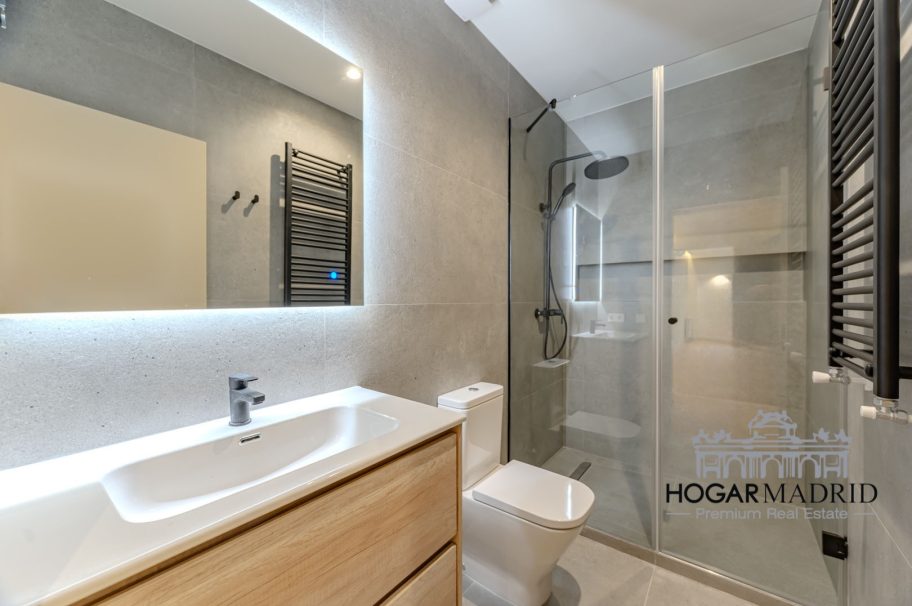 Apartamento de lujo a estrenar, con despacho