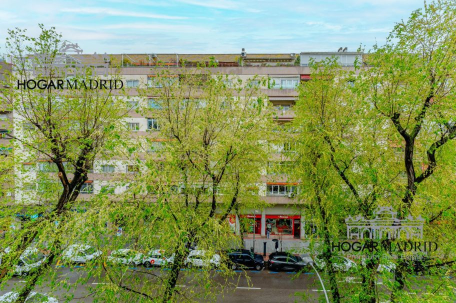 Apartamento de lujo a estrenar, con despacho