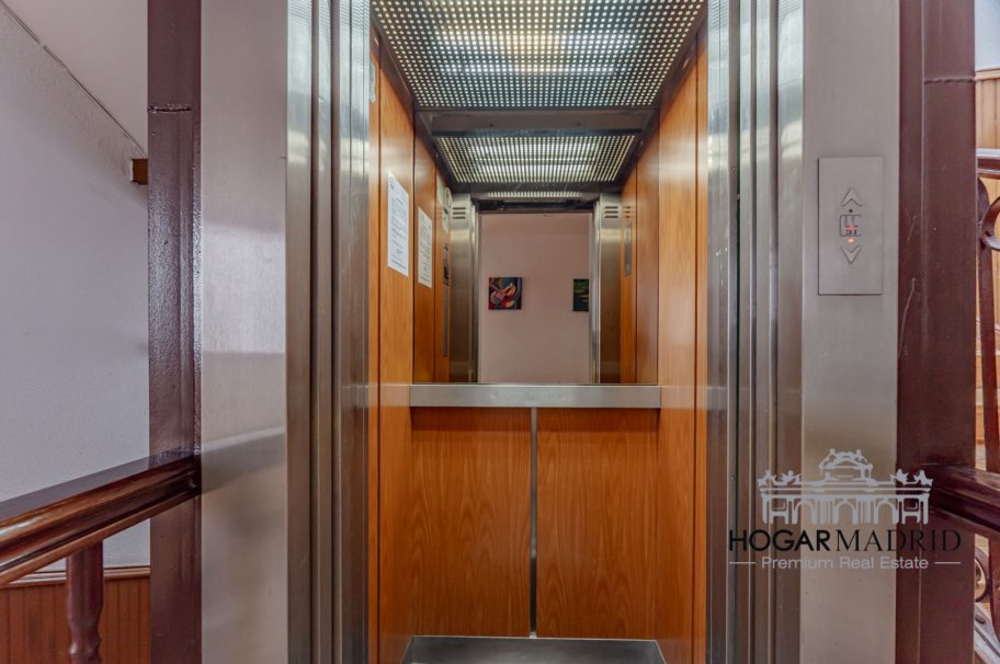 Apartamento de lujo a estrenar, con despacho