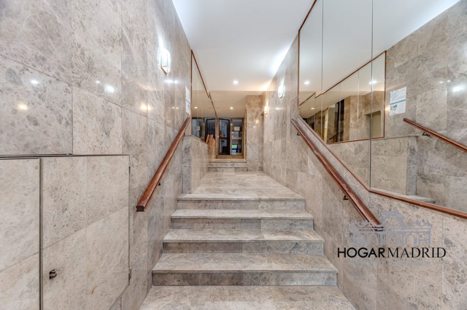 Apartamento de lujo a estrenar, con despacho