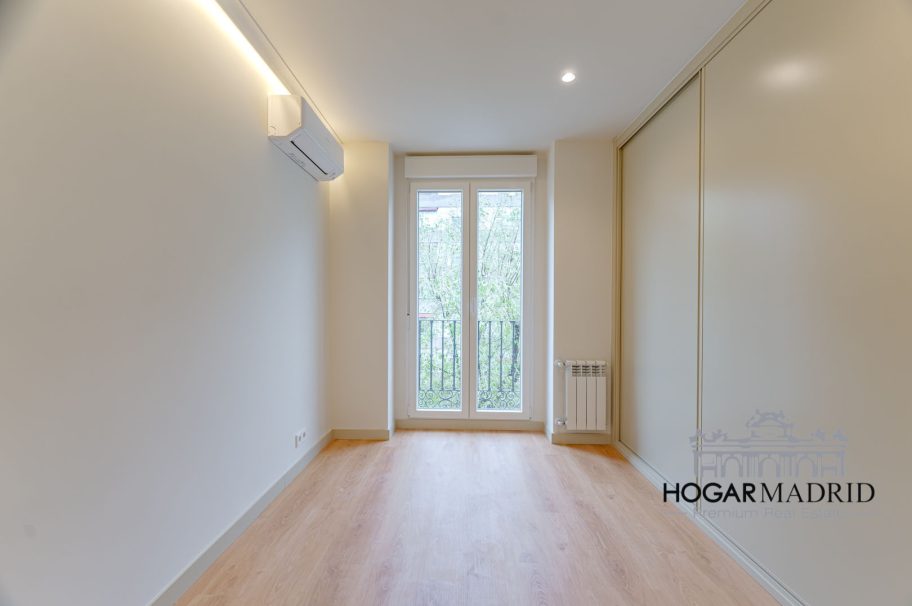 Apartamento de lujo a estrenar, con despacho