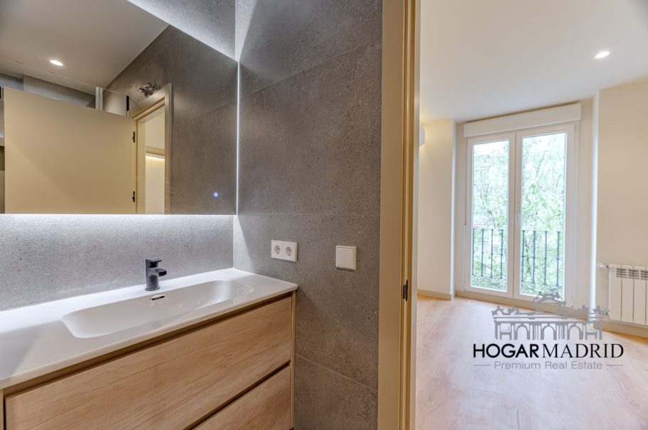 Apartamento de lujo a estrenar, con despacho