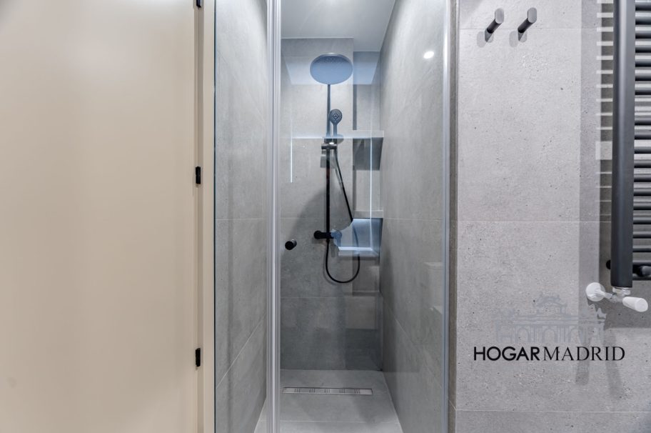 Apartamento de lujo a estrenar, con despacho