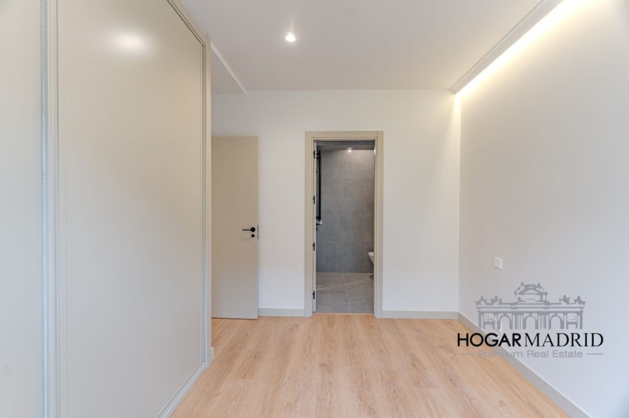 Apartamento de lujo a estrenar, con despacho