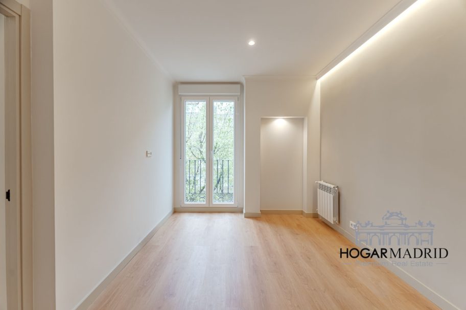 Apartamento de lujo a estrenar, con despacho