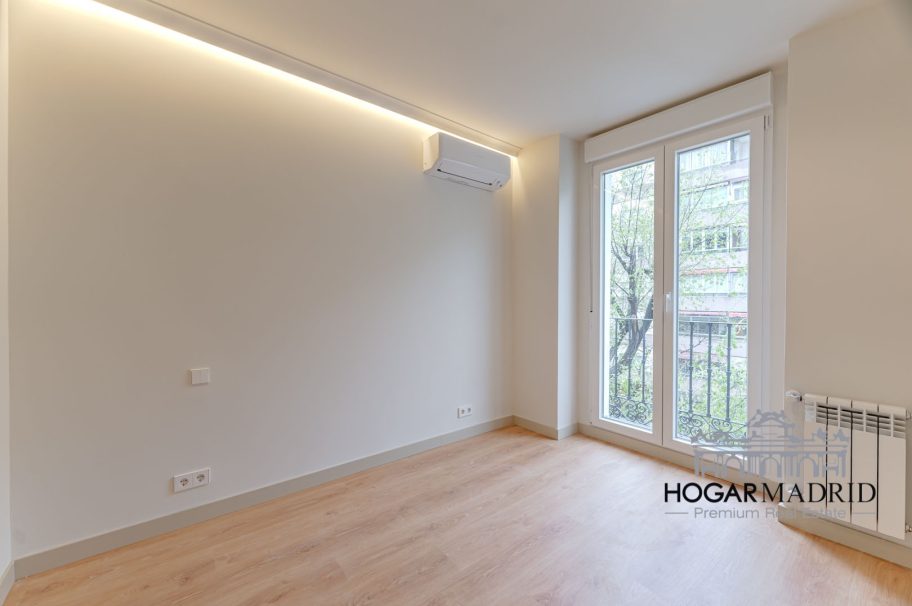 Apartamento de lujo a estrenar, con despacho