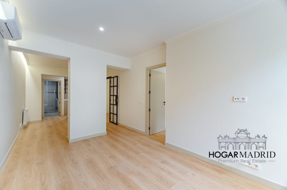 Apartamento de lujo a estrenar, con despacho