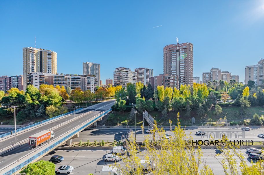 Alto, excelentes vistas, garaje