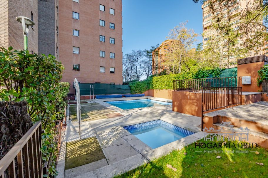 Alto, excelentes vistas, garaje