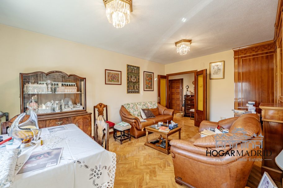 Alto, excelentes vistas, garaje