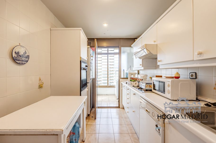 Alto, excelentes vistas, garaje