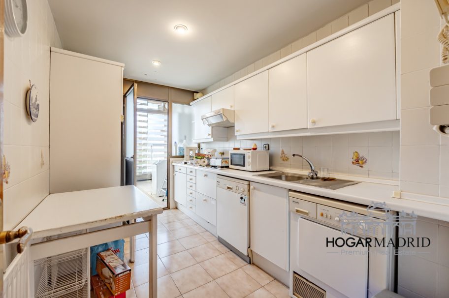 Alto, excelentes vistas, garaje