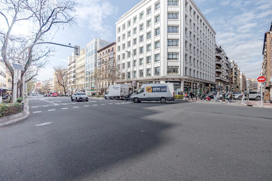 En Trafalgar, de lujo, con garaje