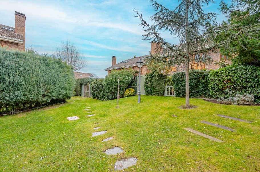 Excelente vivienda unifamiliar en urbanización privada