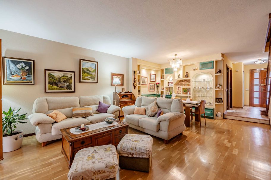 Excelente vivienda unifamiliar en urbanización privada