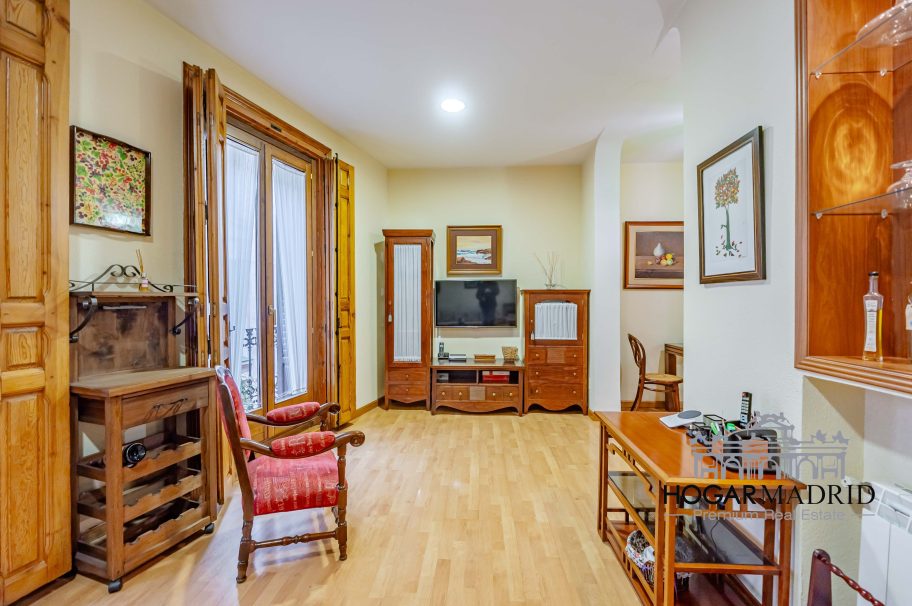 Apartamento clásico, con balcones