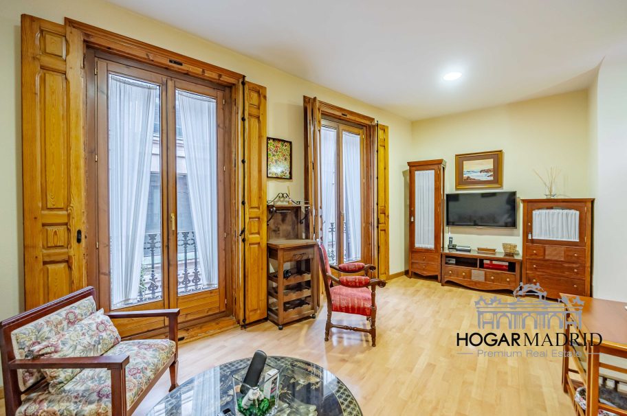 Apartamento clásico, con balcones