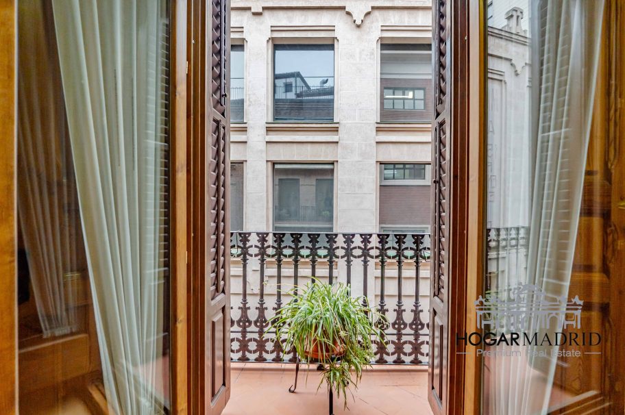 Apartamento clásico, con balcones