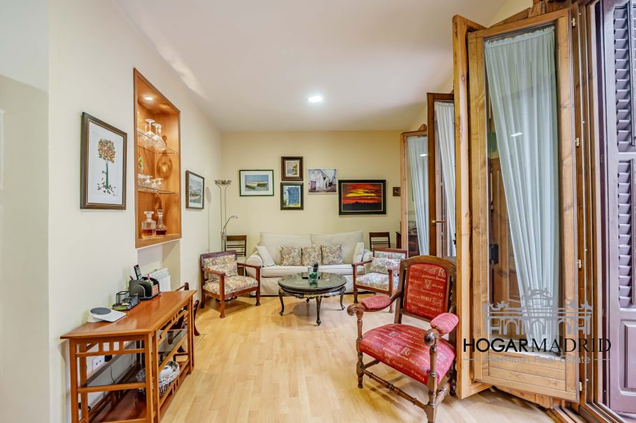 Apartamento clásico, con balcones