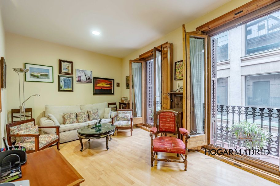 Apartamento clásico, con balcones