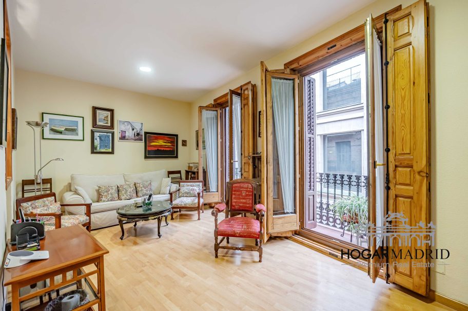 Apartamento clásico, con balcones