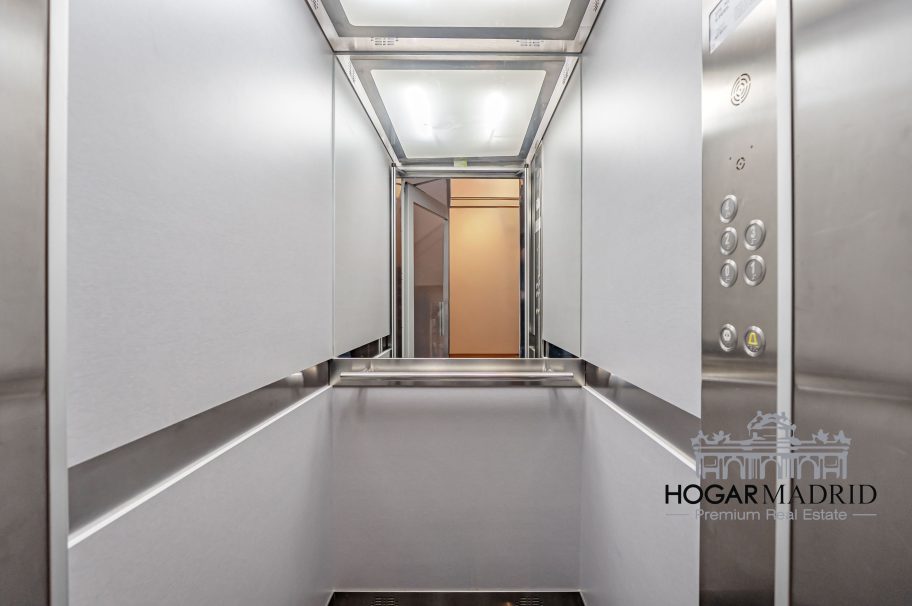 Apartamento clásico, con balcones