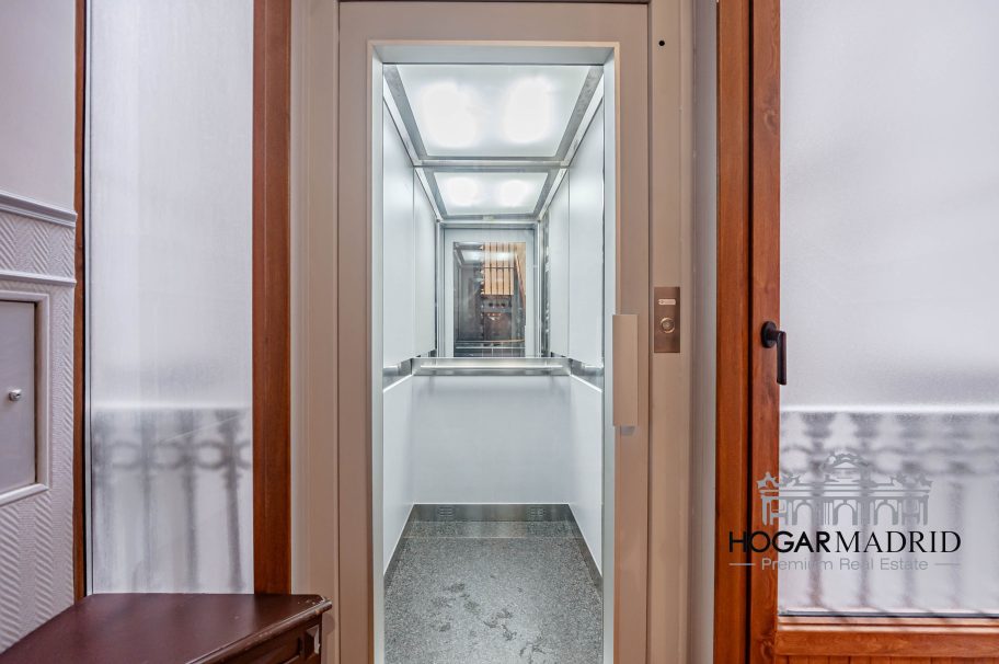 Apartamento clásico, con balcones