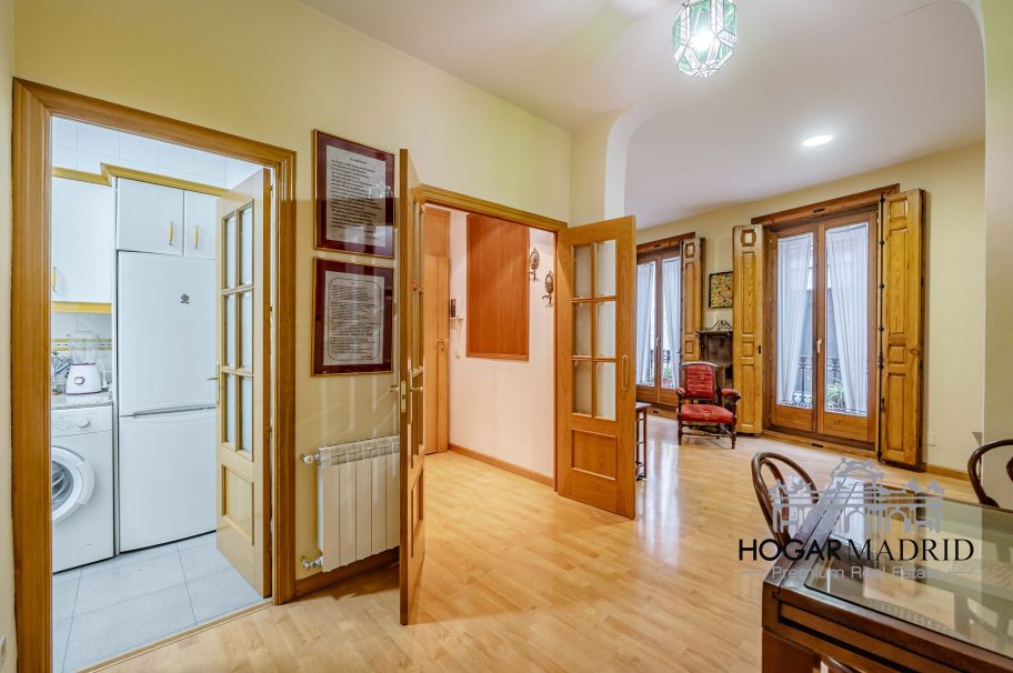 Apartamento clásico, con balcones