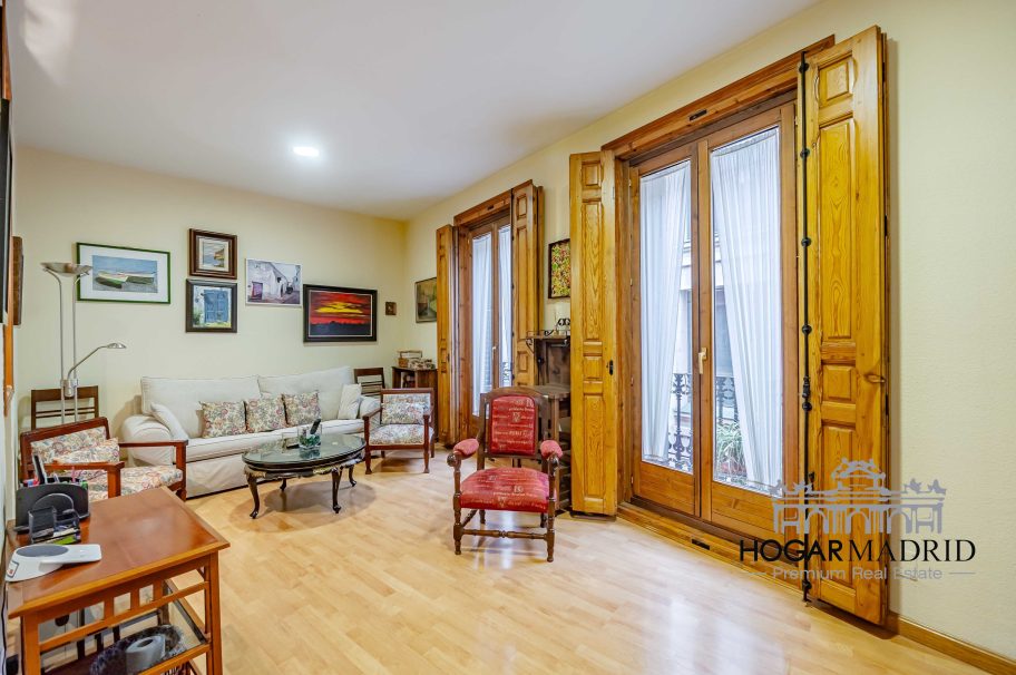 Apartamento clásico, con balcones