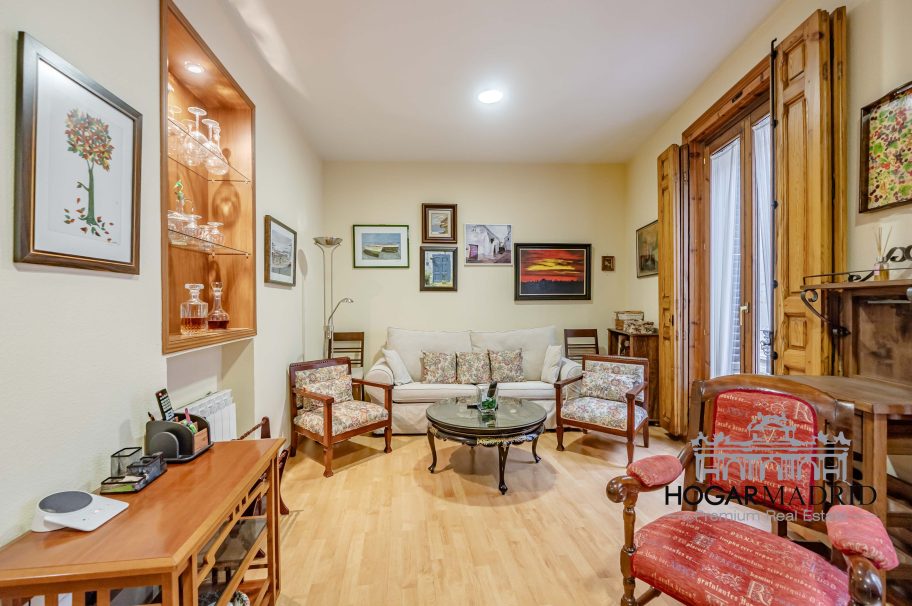 Apartamento clásico, con balcones