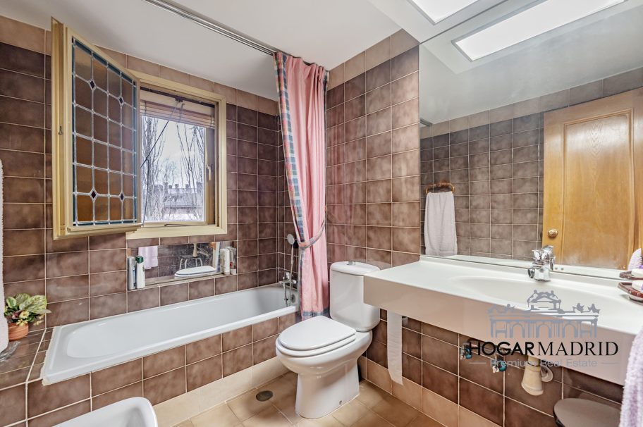 Urbanización de lujo, buen estado, con garaje y trastero