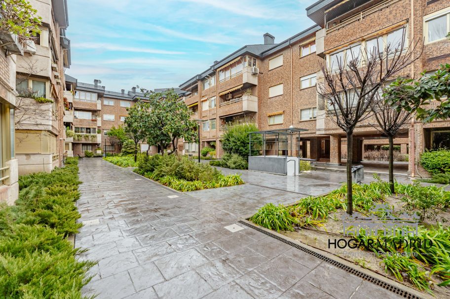 Urbanización de lujo, buen estado, con garaje y trastero