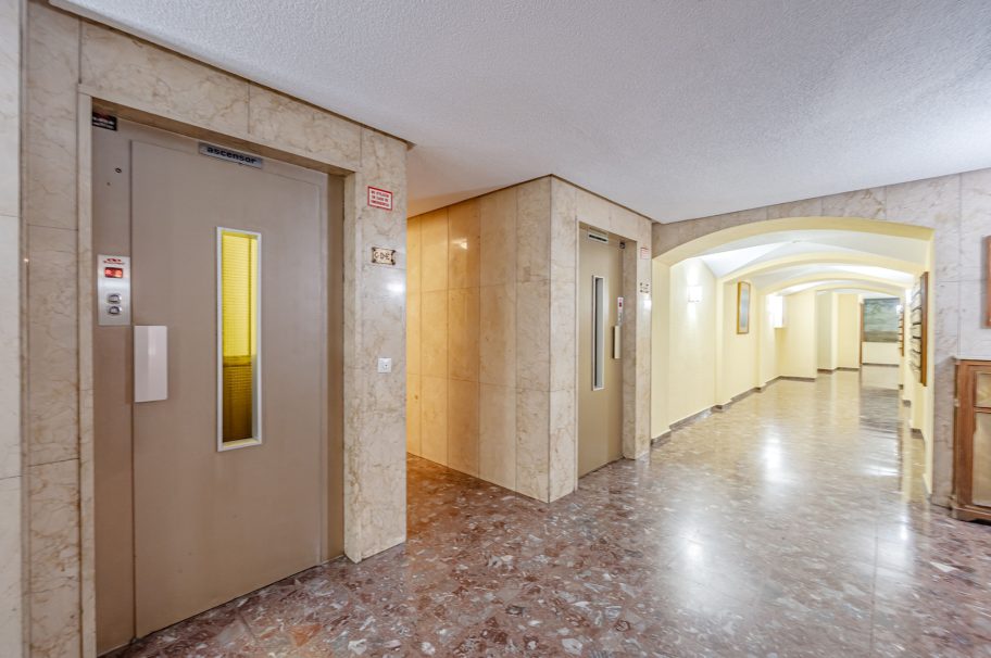 Oficina o despacho en edificio representativo