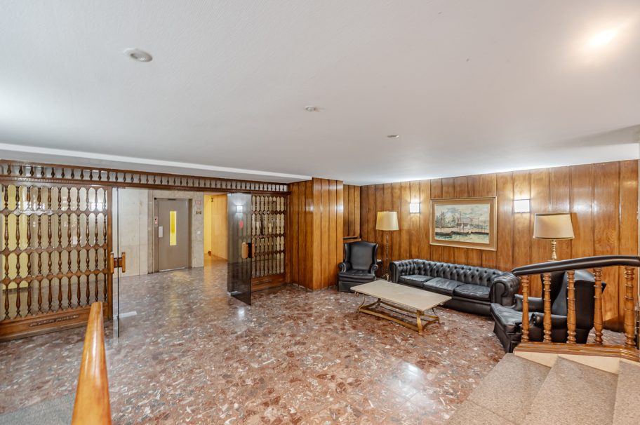 Piso en edificio representativo