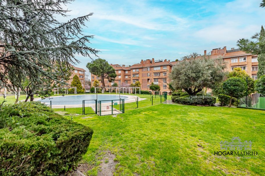 Urbanización de lujo, con garaje y trastero