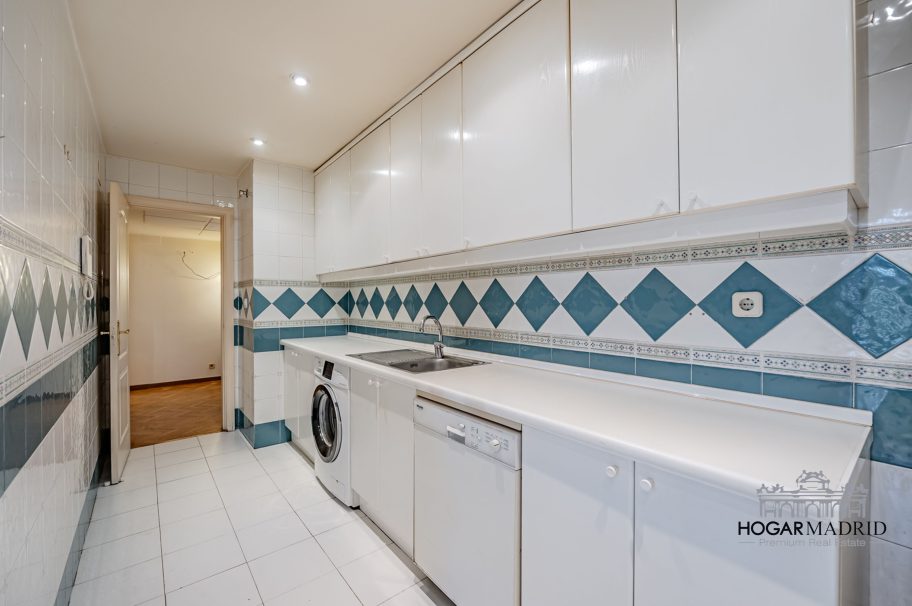 Urbanización de lujo, con garaje y trastero