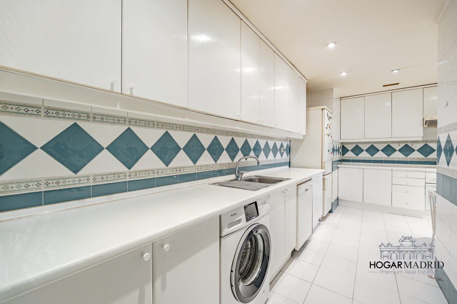 Urbanización de lujo, con garaje y trastero