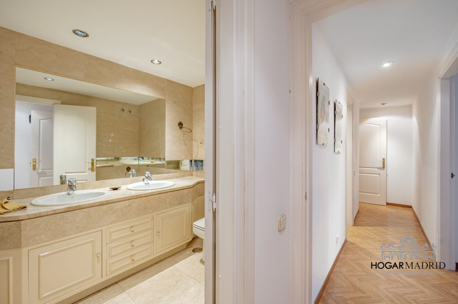 Urbanización de lujo, con garaje y trastero