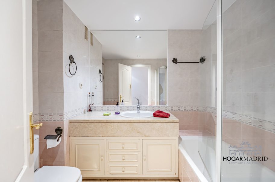 Urbanización de lujo, con garaje y trastero