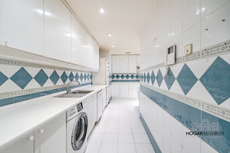 Urbanización de lujo, con garaje y trastero