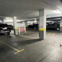 De lujo con garaje, piscina, jardín y gimnasio