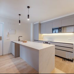 Apartamento de lujo a estrenar, con despacho